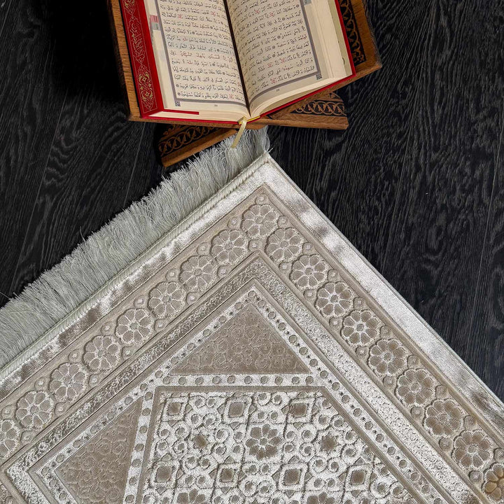 Prayer Gift Set (Prayer Rug and Quran) - WABOX005
